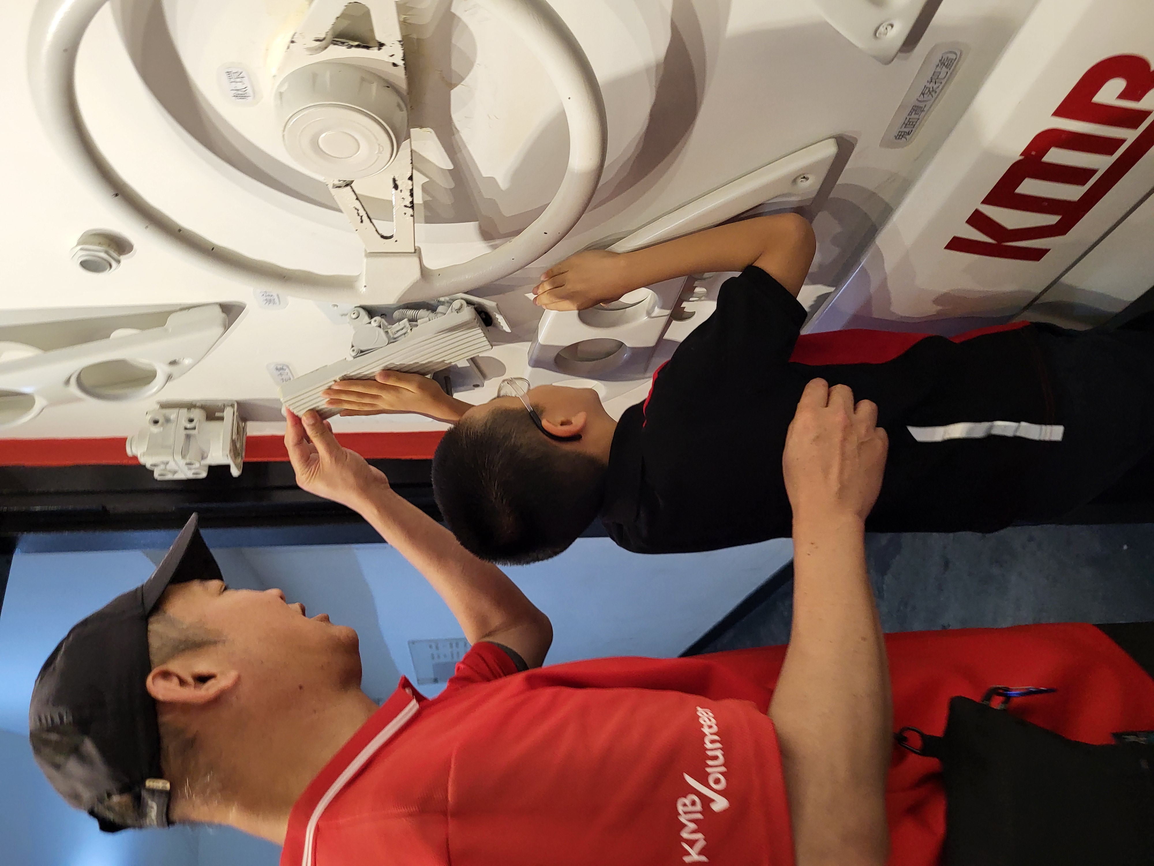 The tour was composed of many elements specifically designed for the visually impaired, such as tactile and audio descriptions.