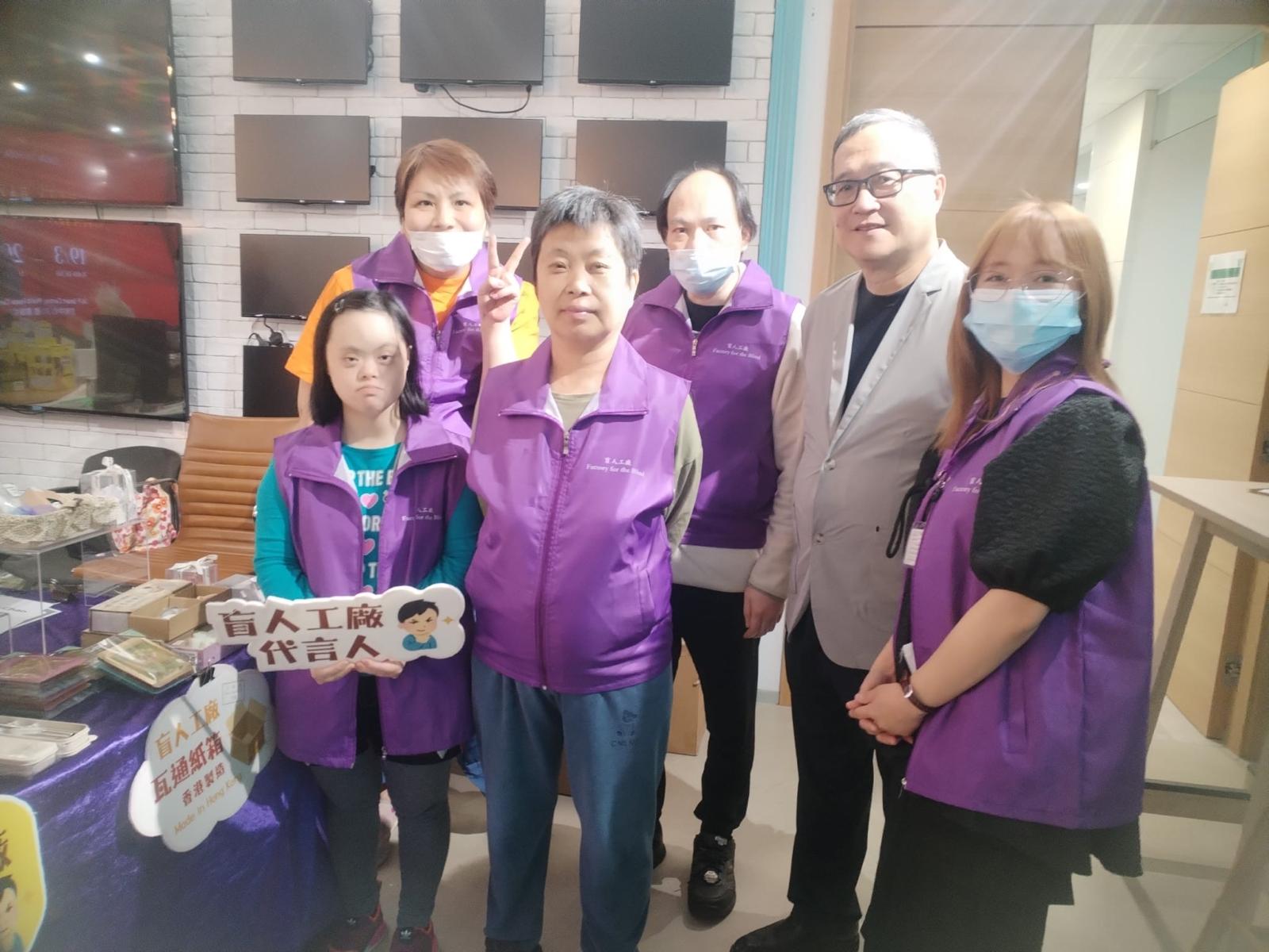 盲人工廠學員獲邀參與周大福珠寶員工慈善市集