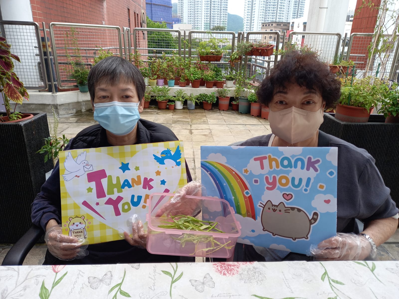 Residents with thank you card