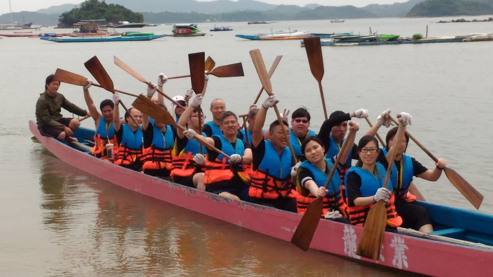 Dragon boats race training 