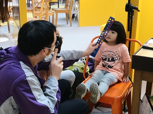 Optometrists and staffs providing vision screening to children