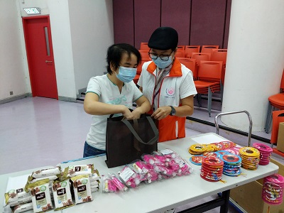 Volunteers are preparing the gift pack for home visits