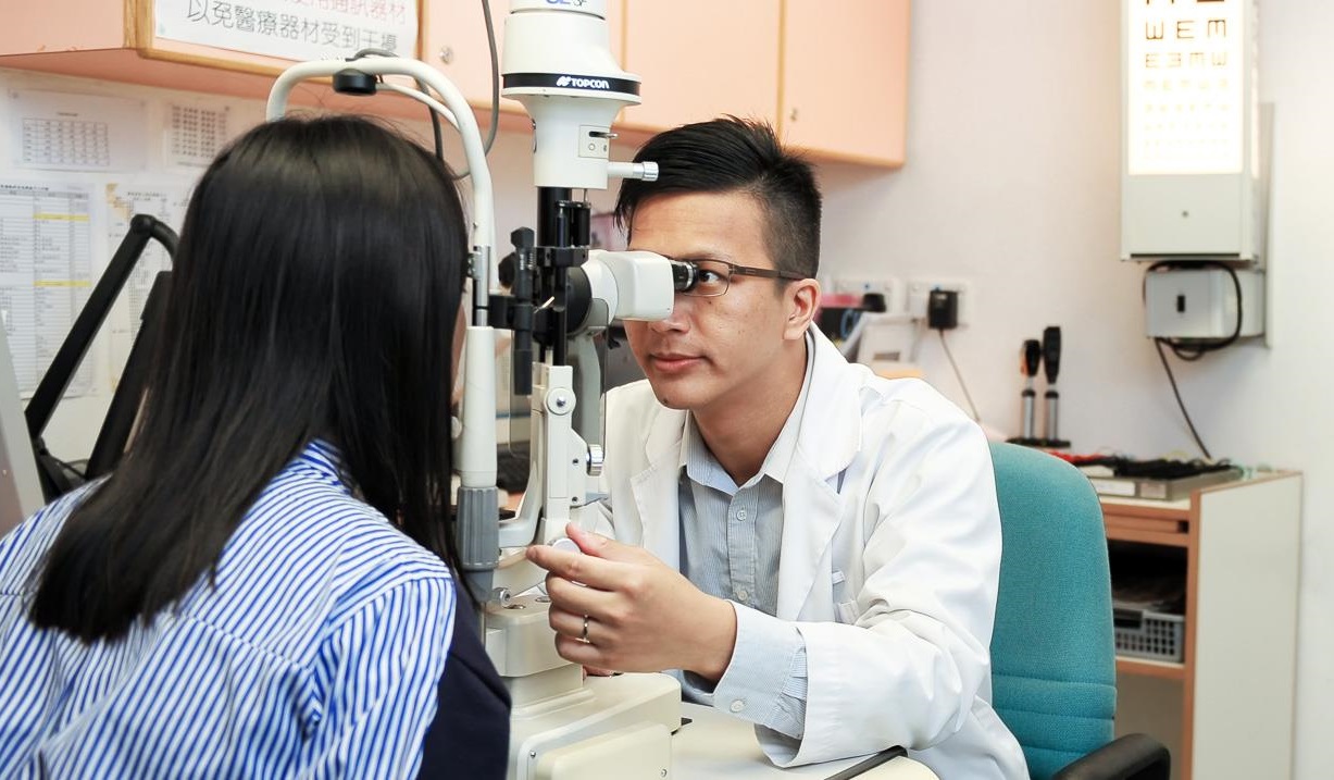 People who make an appointment for Low Vision Assessment service, will be arranged to meet a registered Optometrist first.